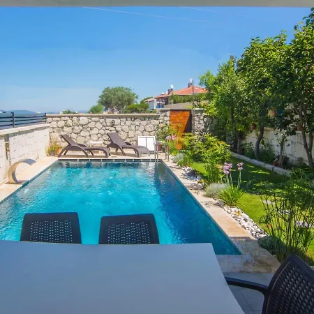 Villa Alacati Mustakil Havuzlu Cesme