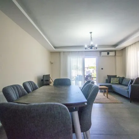 Alacati Mustakil Havuzlu Villa *